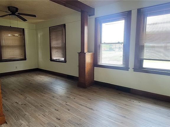 3rd image of 458 Penhale Ave