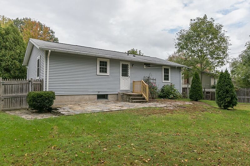 2nd image of 184 Orchard Hill Ln