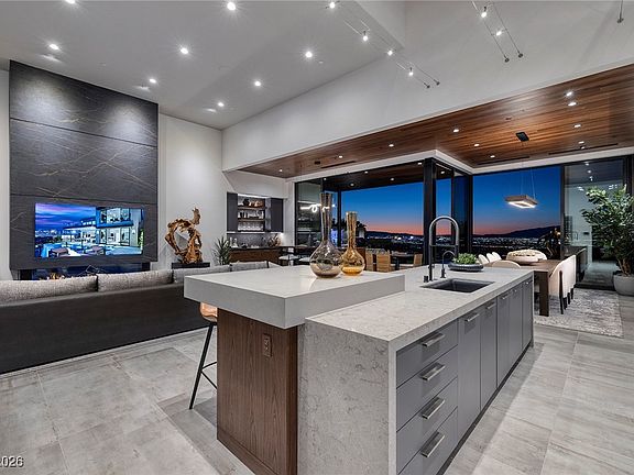 5th image of 525 Overlook Rim Dr