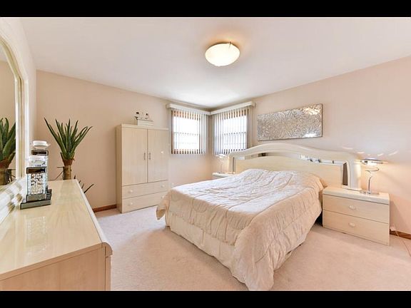 5th image of 4605 N Sayre Ave #2B