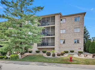 6320 Pine Ridge Dr APT 1B, Tinley Park, IL 60477