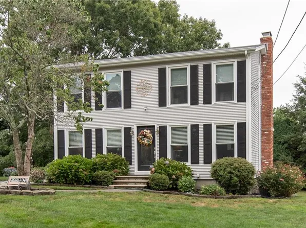 18 Woodcrest Dr, Johnston, RI 02919