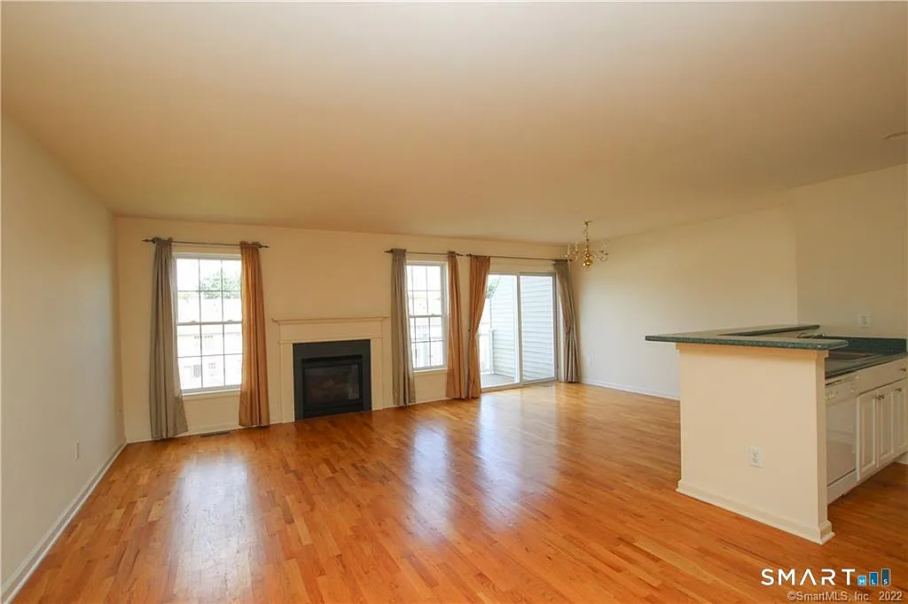 2 bed, 2.5 bath, 1665 sqft, $3,100 — Photo 4