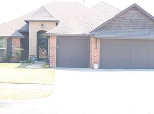 1808 NE 27th Ter, Moore, OK 73160