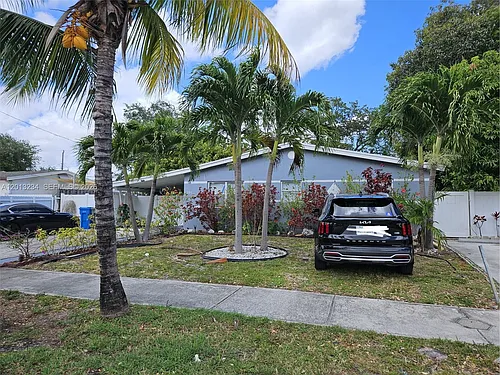 4201 SW 32nd Dr #1 Photo 1