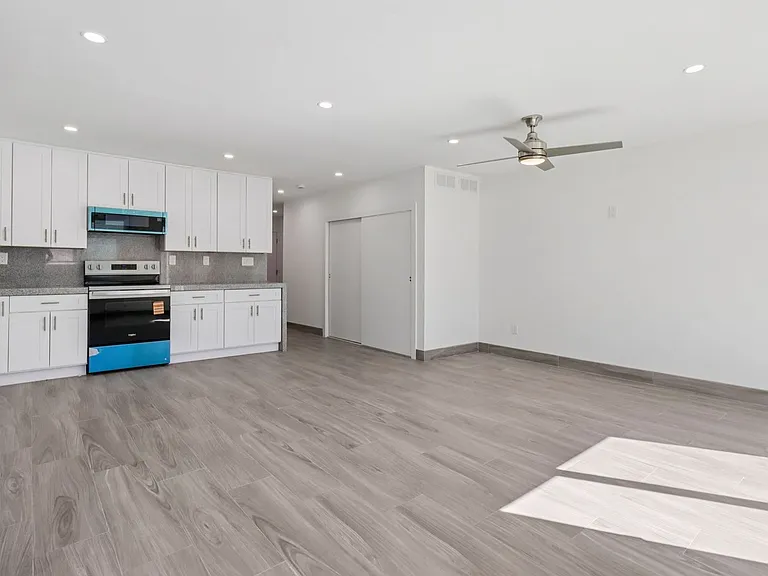 738 S Orange Ave — Photo 5