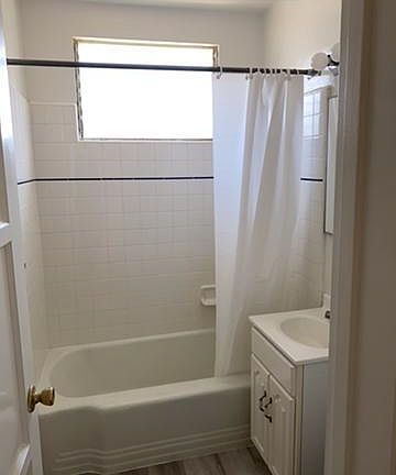 2nd image of 823 21st St #D