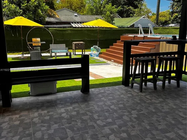 7151 Pershing St, Hollywood, FL 33024