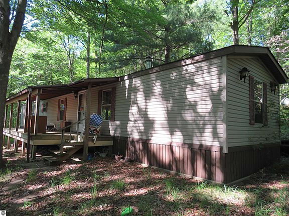 2nd image of 126 W Ridge Cir