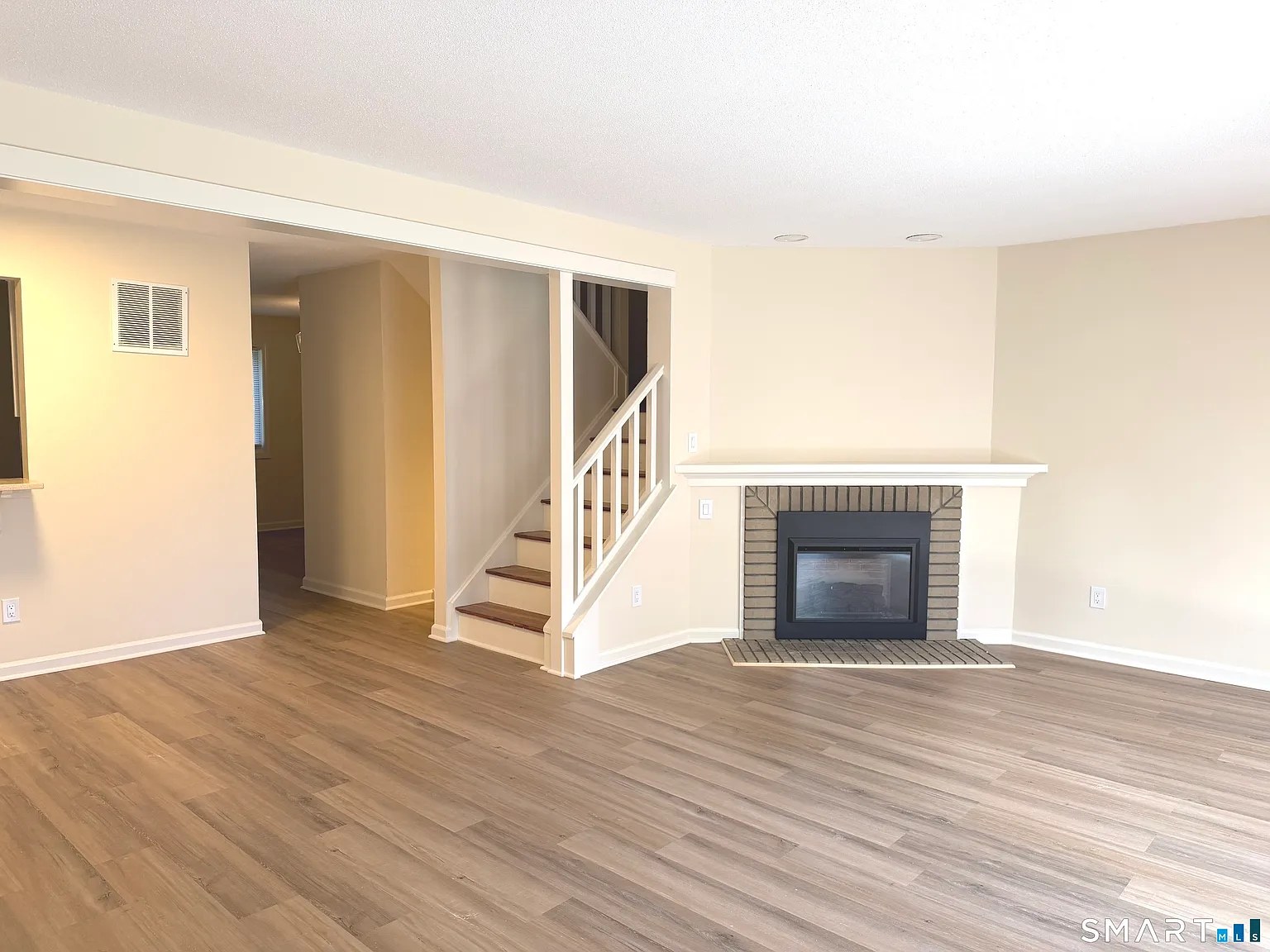 2 bed, 1.5 bath, 1298 sqft, $3,100 — Photo 3