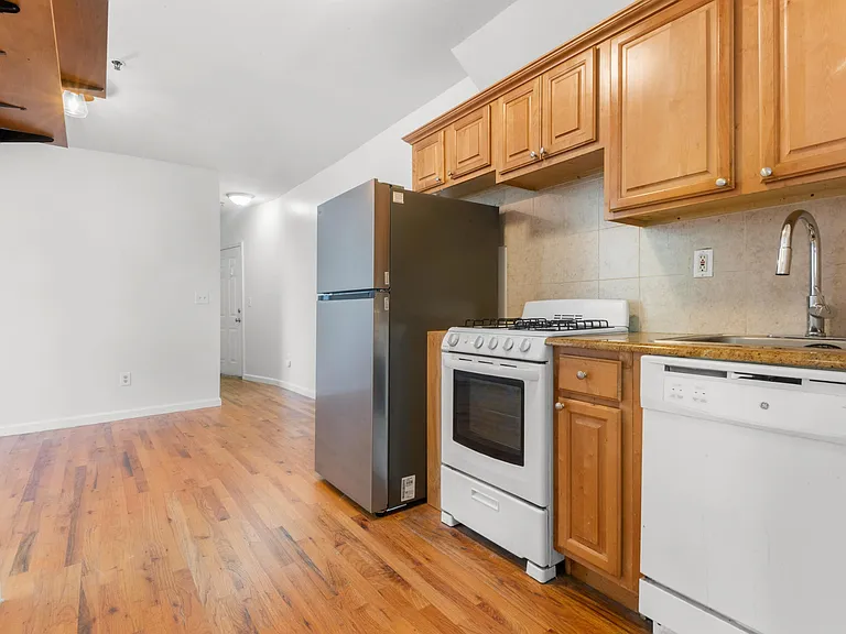 734 Adams St #1B — Photo 6