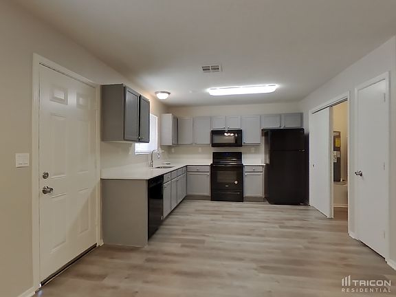 5th image of 1410 W Saint Catherine Ave