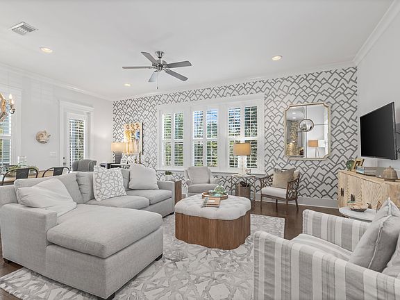 2nd image of 109 Emerald Beach Cir