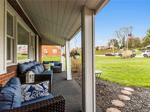 5th image of 605 Davidson Dr