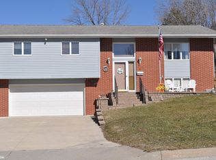 1522 Marcella Heights Dr, Carroll, IA 51401