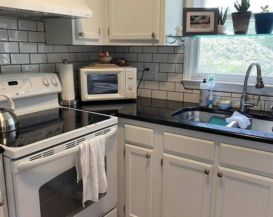 1st image of 200 McGregor Dr