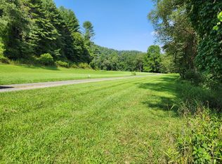 13 Gambetta Rd, Galax, VA 24333