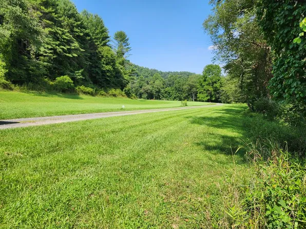 13 Gambetta Rd, Galax, VA 24333