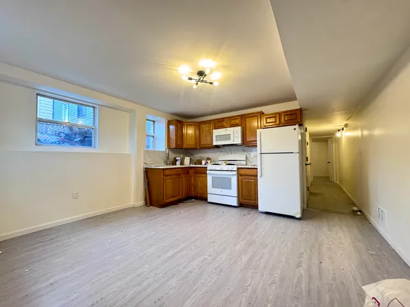 43 Metcalfe St #1F, Staten Island, NY 10304