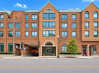 221 Robinson St #305, Oakville, ON L6J 7N9