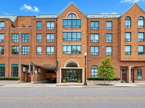 221 Robinson St #305, Oakville, ON L6J 7N9