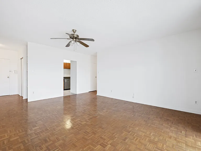 Central Gardens Apartments — Photo 21