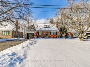 867 Melton Dr, Mississauga, ON L4Y 1K9