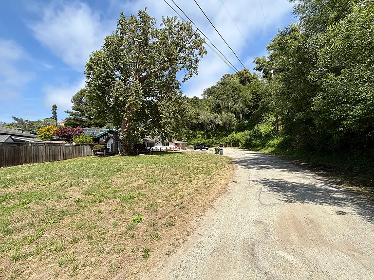 211 Earl Ct — Photo 30