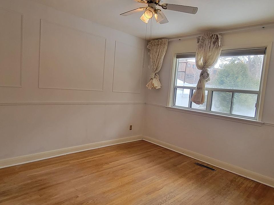 master bedroom, hardwood floor, closet, bright windows, view to west back yard, fans