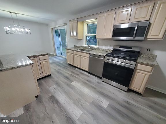 2nd image of 1600 Evergreen Blvd