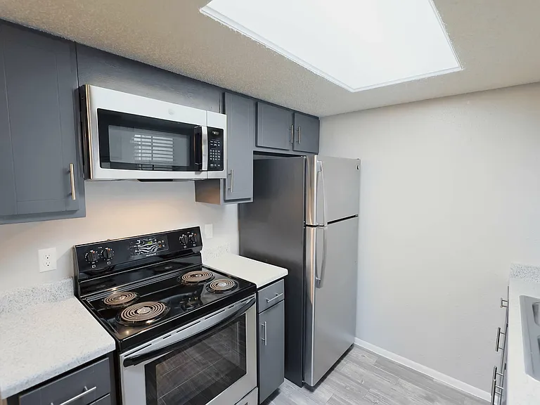 Hidden Oaks Apartments — Photo 17