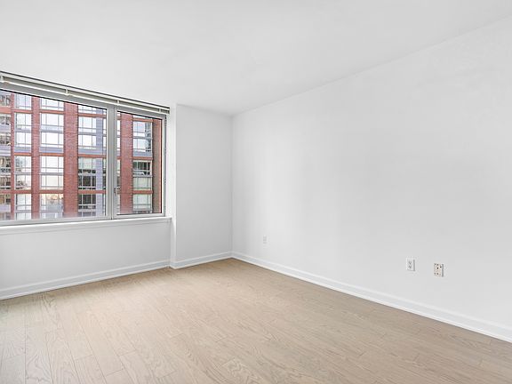 5th image of 20 River Ter APT 15B