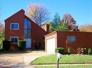 985 Huntington View Dr, Ballwin, MO 63021