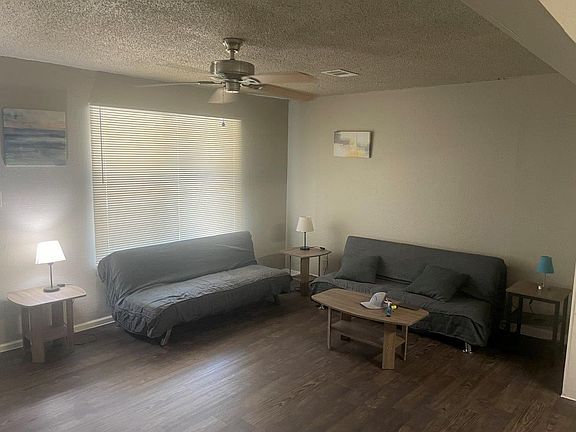 5th image of 918 Maple St