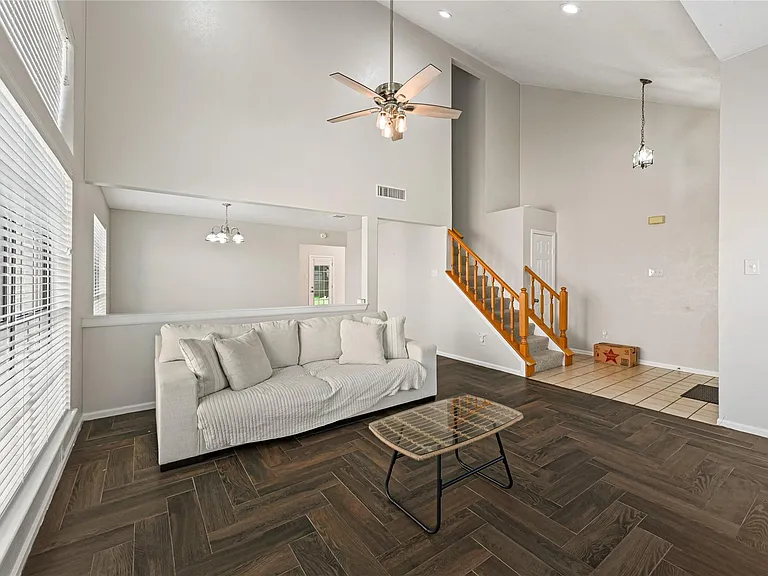 1555 Hillside Elm St — Photo 4
