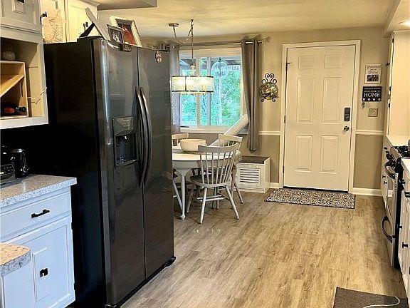 4th image of 44 Floradale Ave
