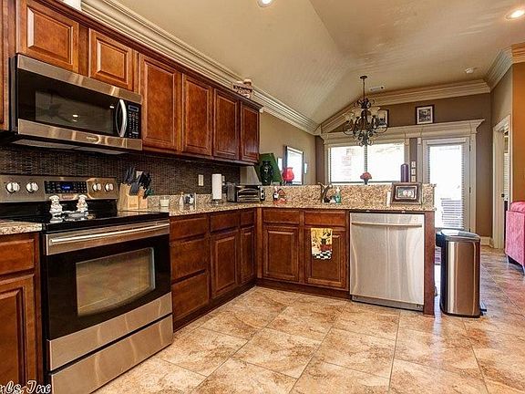 Spacious and open kitchen (**Photo NOT from current tenant**