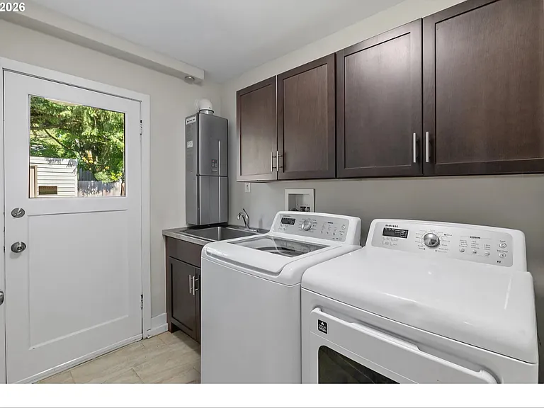 2140 SW Knollcrest Dr — Photo 2