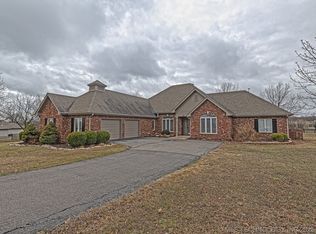 4 Oaklawn Dr, Ramona, OK 74061