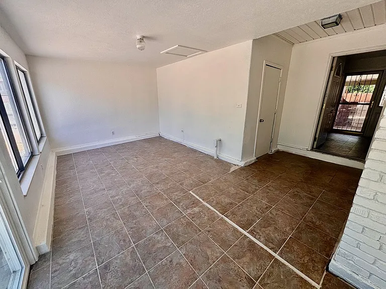 3824 Manchester St — Photo 5