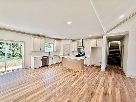 4th image of 25 Jakes Way NW