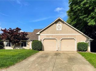 263 Queensway Dr, Avon, IN 46123