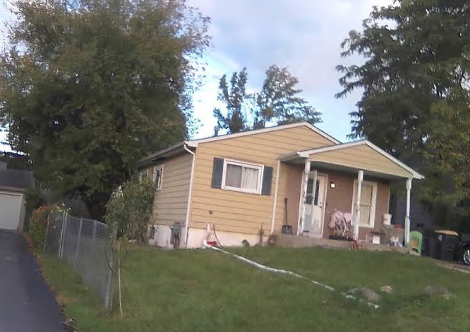 1st image of 1220 Woodridge Dr