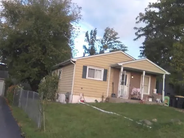 1220 Woodridge Dr, Round Lake Beach, IL 60073