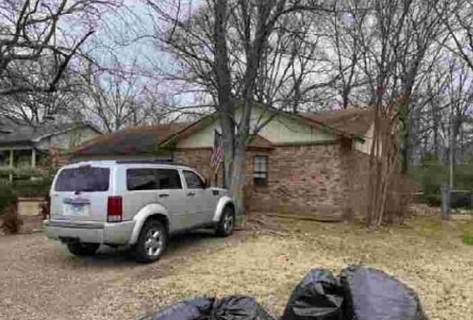 2nd image of 112 Pamela Ln