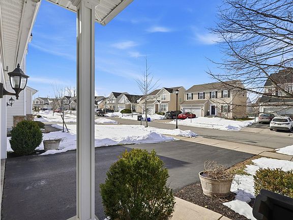 3rd image of 670 Redwood Valley Dr