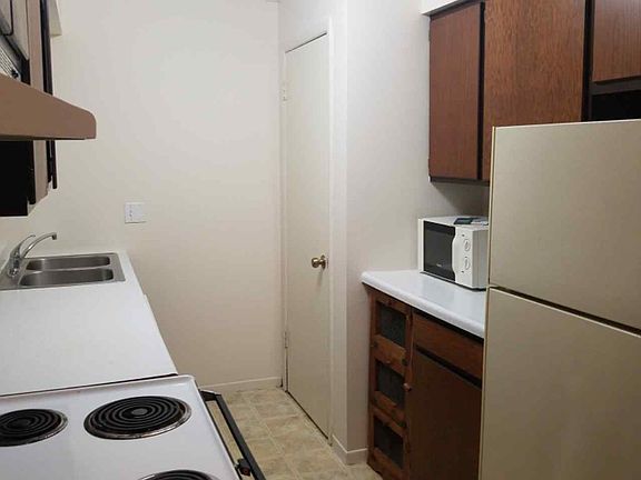 5th image of 3109 Heritage Dr APT 2