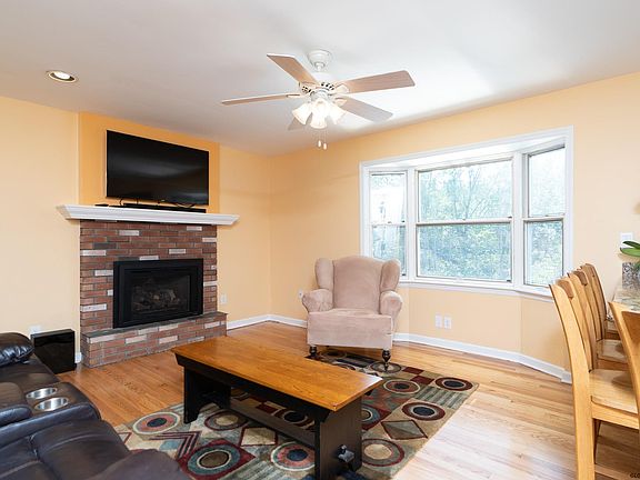 5th image of 15 Mohican Pl