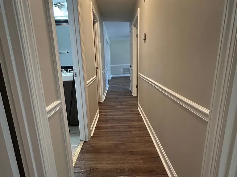 1747 Kings Way — Photo 5