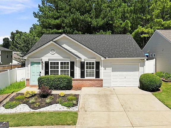 2nd image of 203 Oak Grove Ln